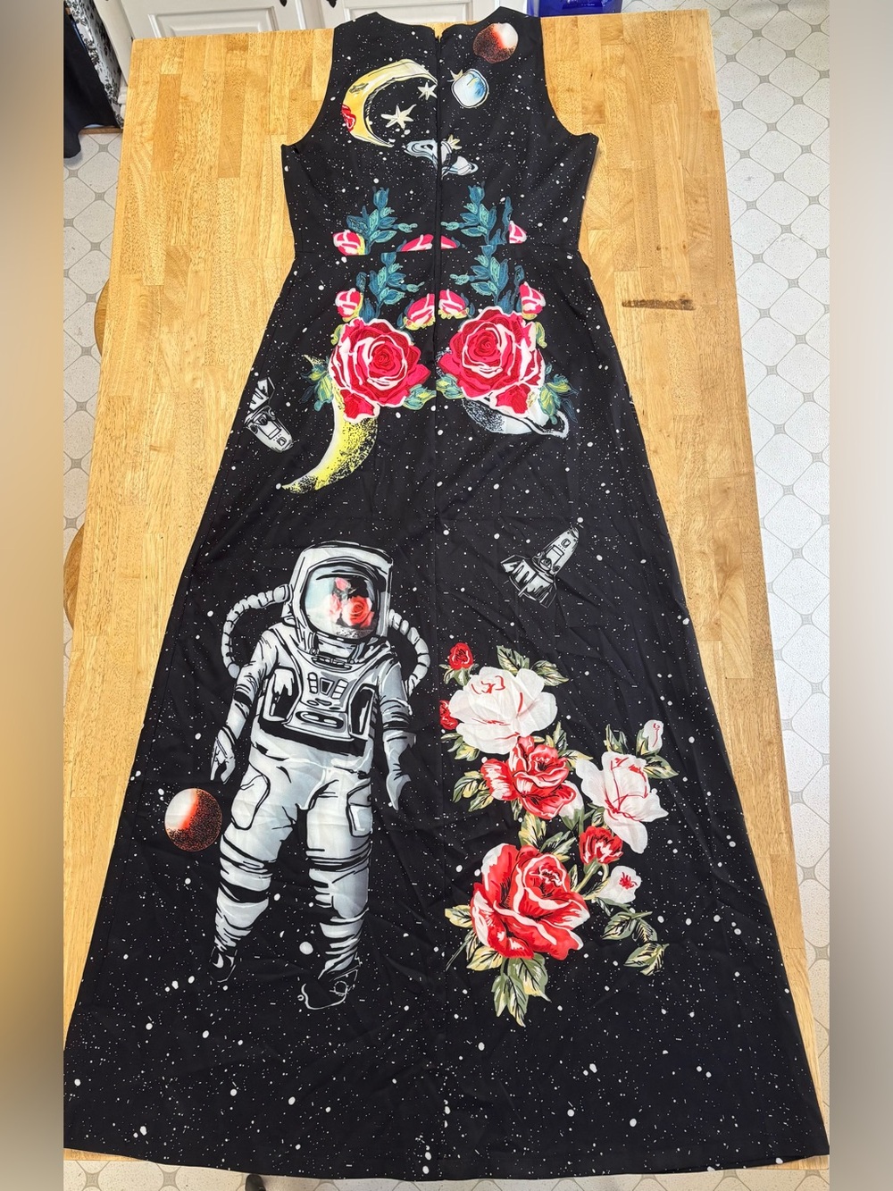NWT L'ATISTE Celestial Galaxy Astronaut Print Sleeveless Maxi Dress w/Roses - Picture 4 of 4